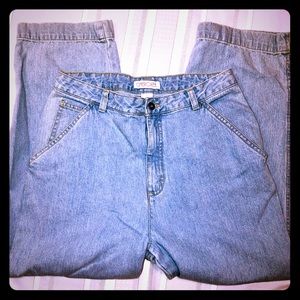 Wide leg Capri Jeans in Light Wash.  Size 10